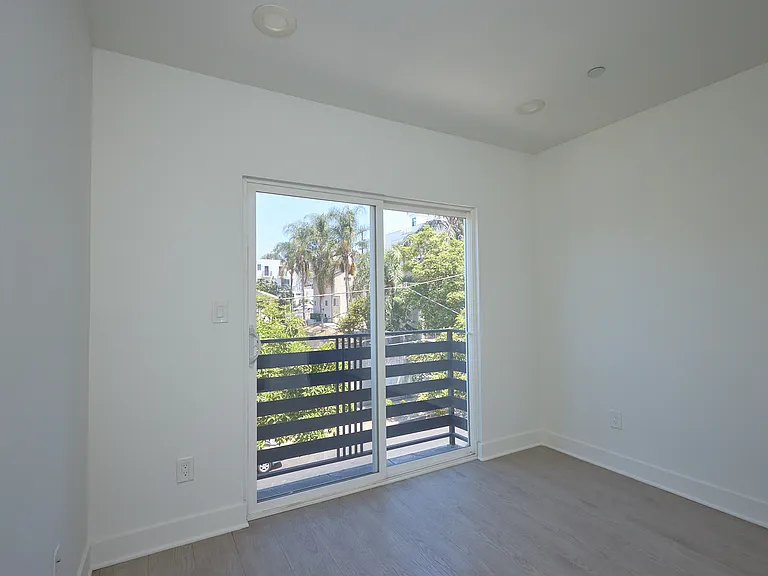 125 N Mountain View Ave #125 — Photo 14