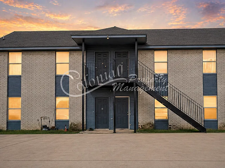 1501 Benttree Dr #B — Photo 1