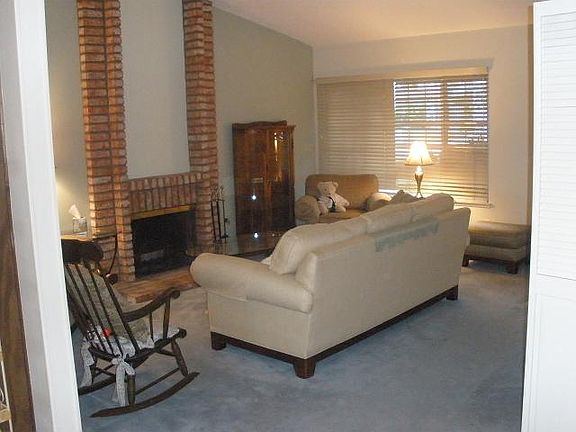 3rd image of 2114 E Caroline Dr