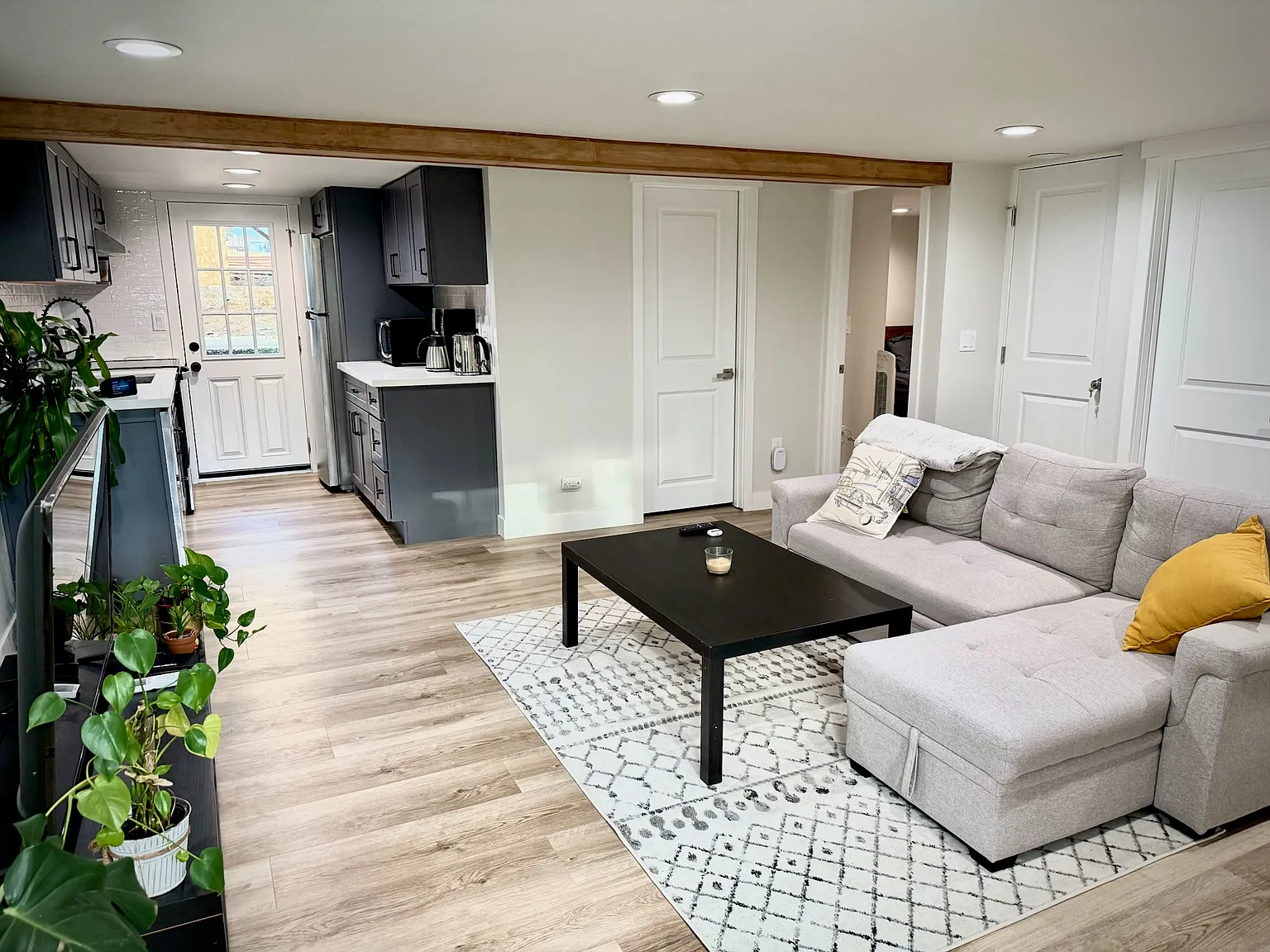 2 bed, 750 sqft, $2,350 — Photo 1