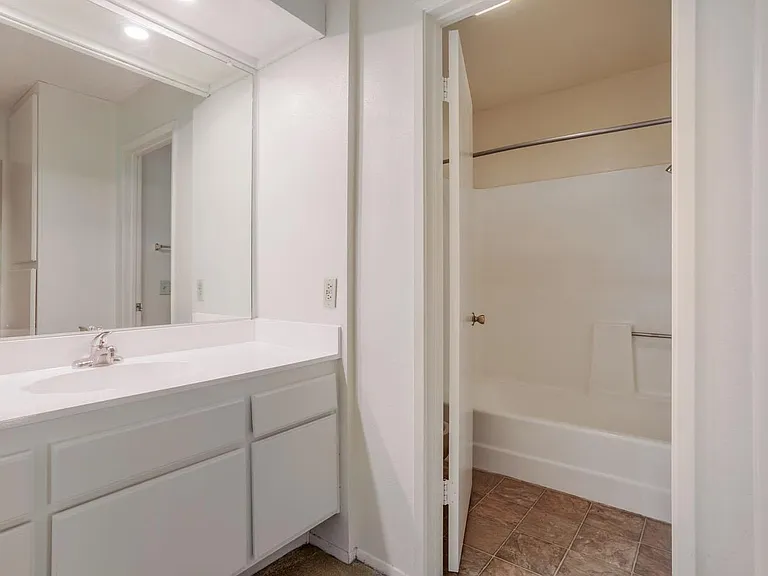 1130 E Alosta Ave — Photo 20