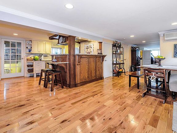 3rd image of 2 Wintergreen Dr