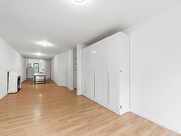 4th image of 447 W 48th St APT 4W