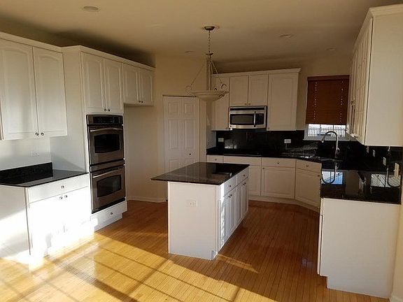 3rd image of 16417 Kingsbrook Dr