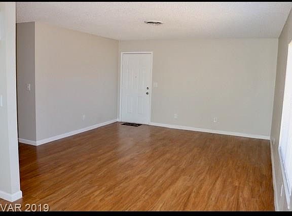 4th image of 4012 Shady Oak Dr