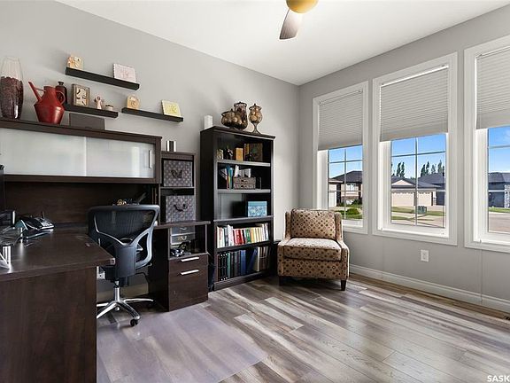 4th image of 433 Fairway Pl