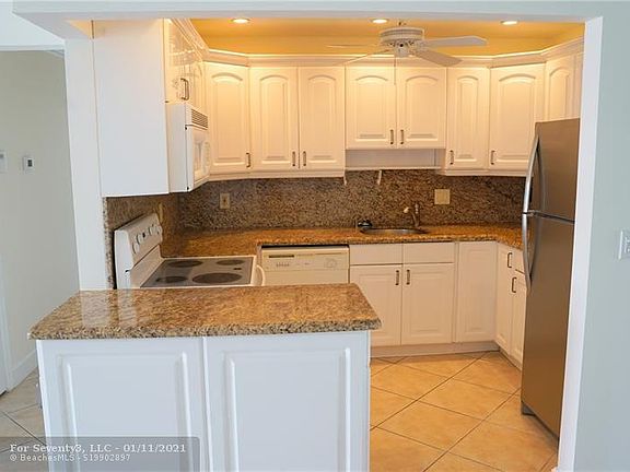 4th image of 6281 Bay Club Dr APT 3