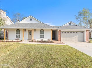 905 Rosedown Ln, Lafayette, LA 70503