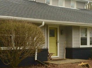 7864 N Links Cir, Fox Pt, WI 53217