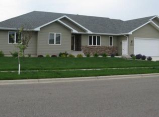 1621 Norwood Dr, Aberdeen, SD 57401