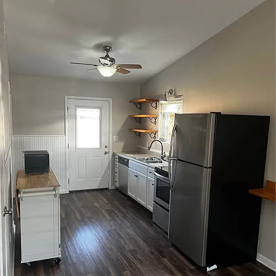 2 bed, 918 sqft, $2,000 — Photo 2