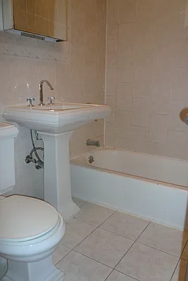 Rented by Green Line Realty | media 19