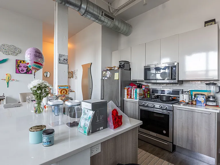 915 W Dakin St #3 — Photo 5