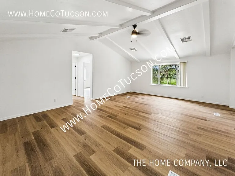 2534 N Calle Segundo — Photo 7