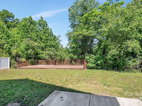 2751 Bramble Ridge Ct, Charlotte, NC 28215
