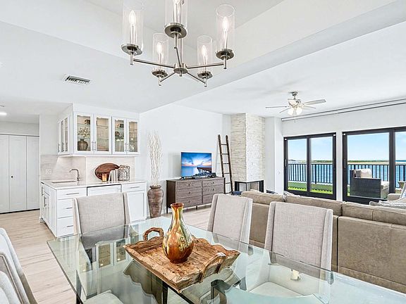 5th image of 632 La Peninsula Blvd #632