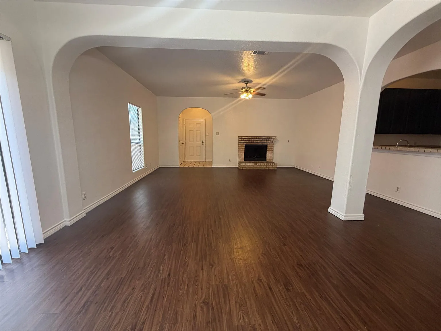 2 bed, 2.0 bath, 2302 sqft, $1,695 — Photo 3