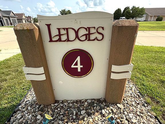 3rd image of 1412 Stone Ln APT 407
