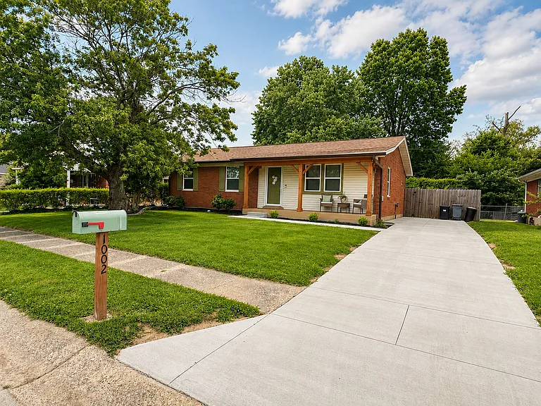 1002 Irving Dr — Photo 1