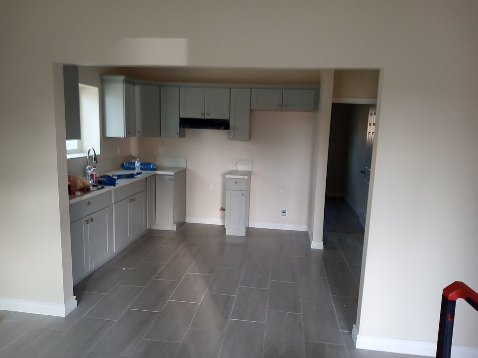 1st image of 881 N G St #881