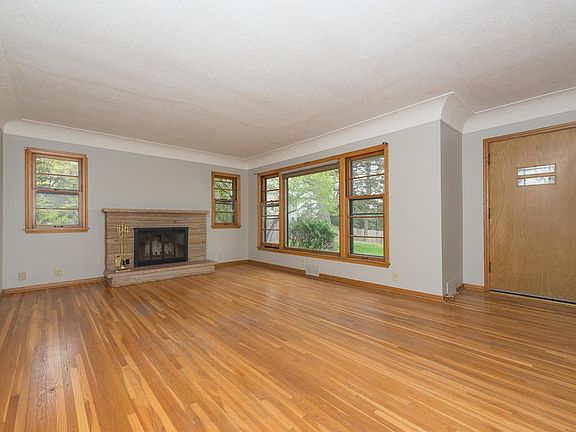 3rd image of 1558 County Road 42 E