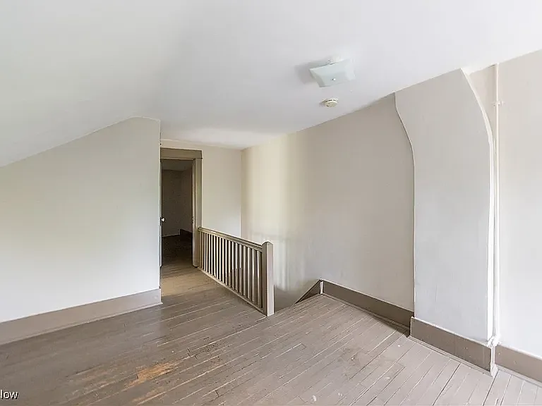 2572 Mayfield Rd — Photo 34