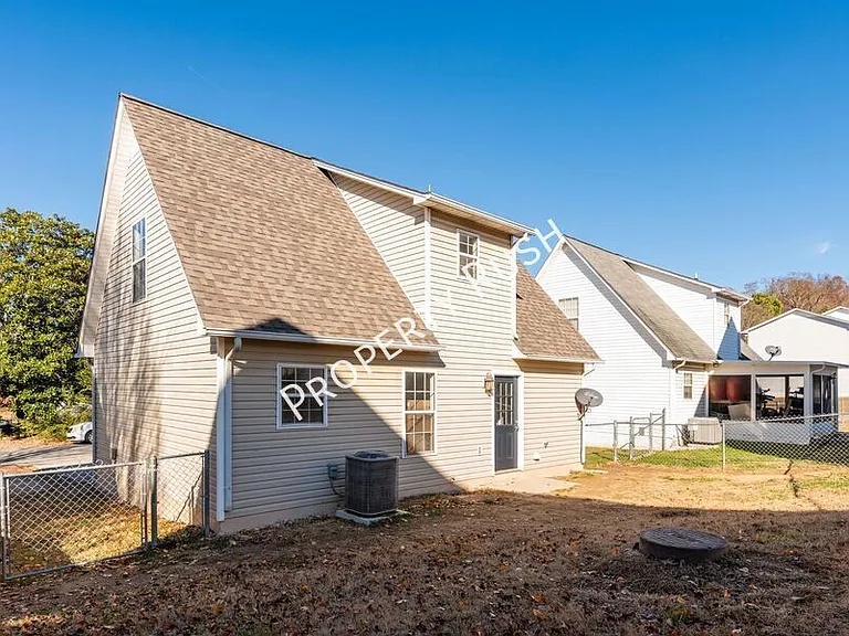 1565 Petty St SE — Photo 5