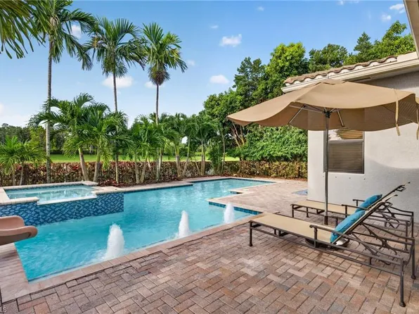 4036 Nova LN, NAPLES, FL 34119