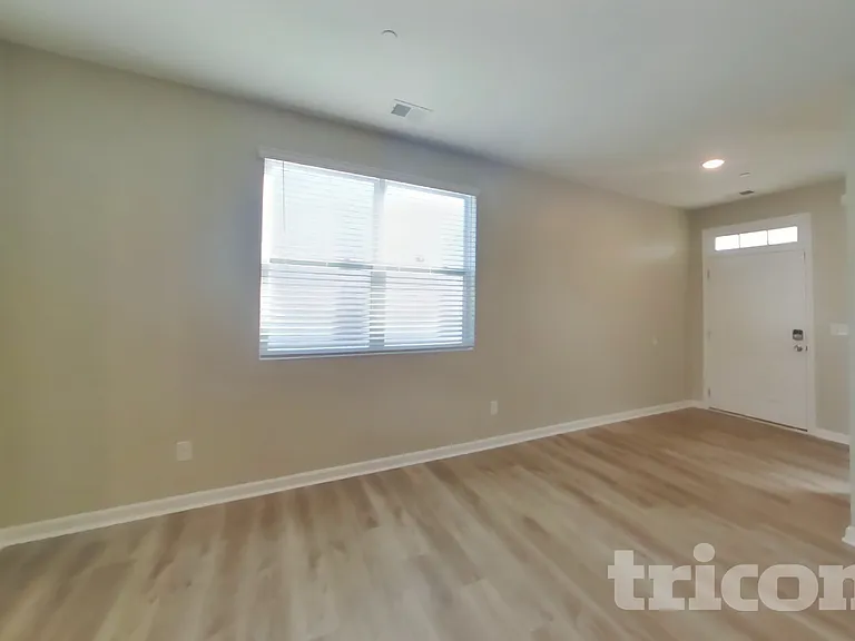 338 Victory Cir — Photo 4