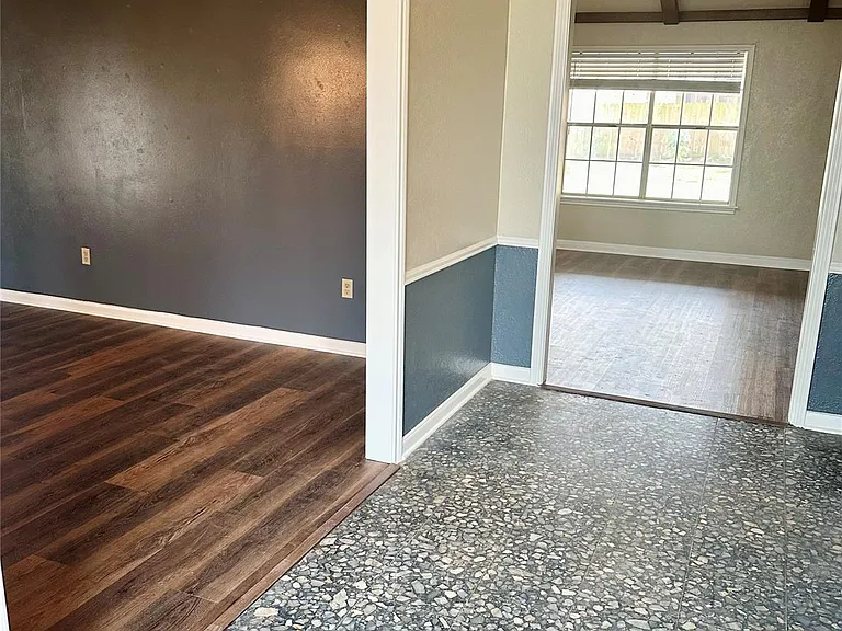 103 Wroxton Dr — Photo 3