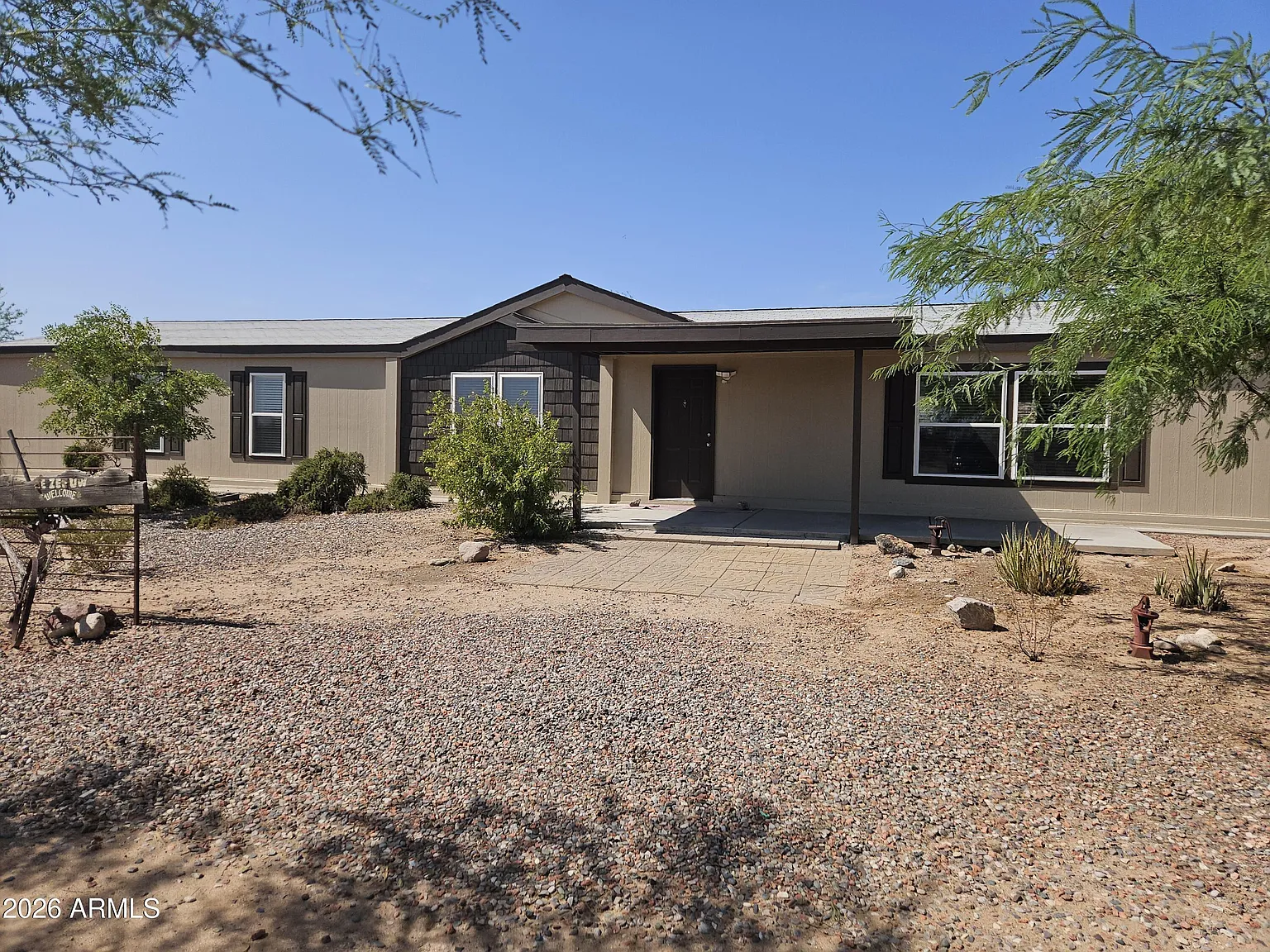 3 bed, 2.0 bath, 1950 sqft, $2,000 — Photo 2