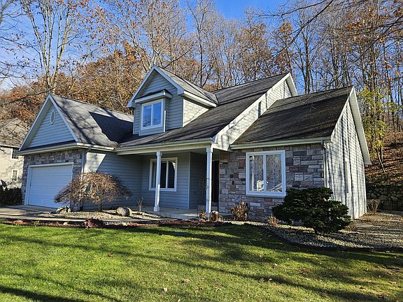 2nd image of 160 Laguna Cir
