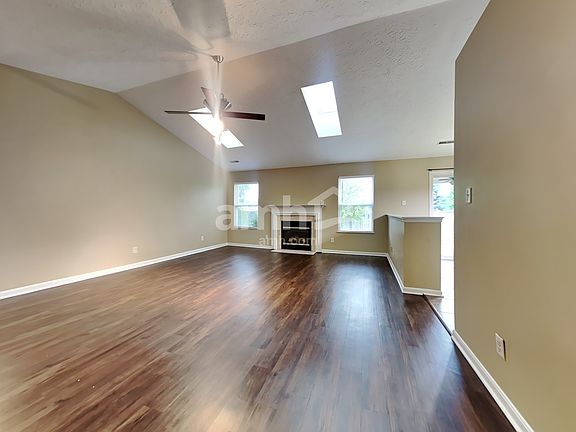 3rd image of 402 Auburn Ct