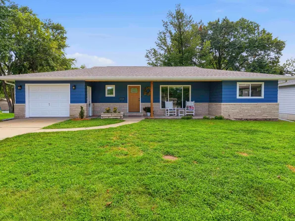 808 13th St, Clay Center, KS 67432