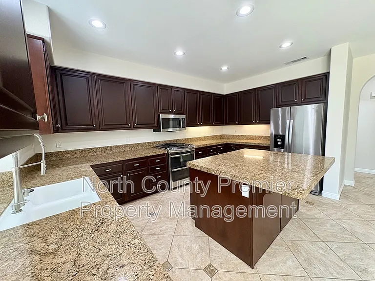 6071 Paseo Pradera — Photo 14