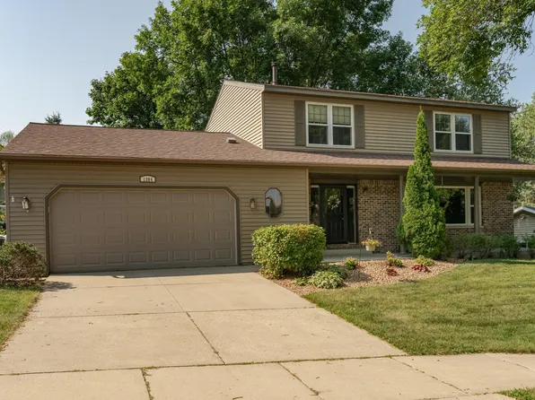 1304 33rd St NW, Rochester, MN 55901