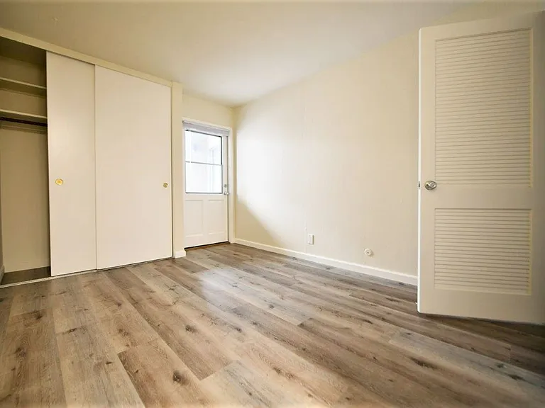 2415 College Ave. — Photo 14