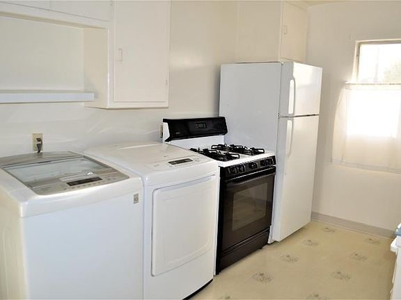 3rd image of 2203 N Lakewood Blvd