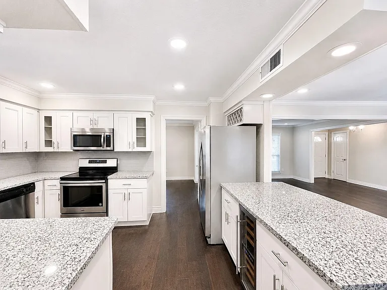 5802 W Bellfort Ave — Photo 9