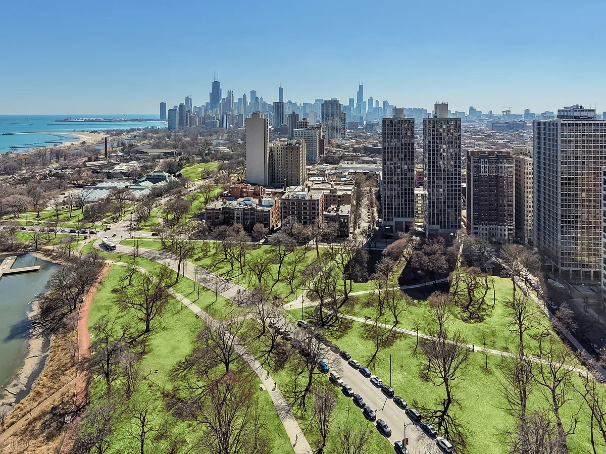 Building Photo - 445 W Fullerton Pkwy #1E