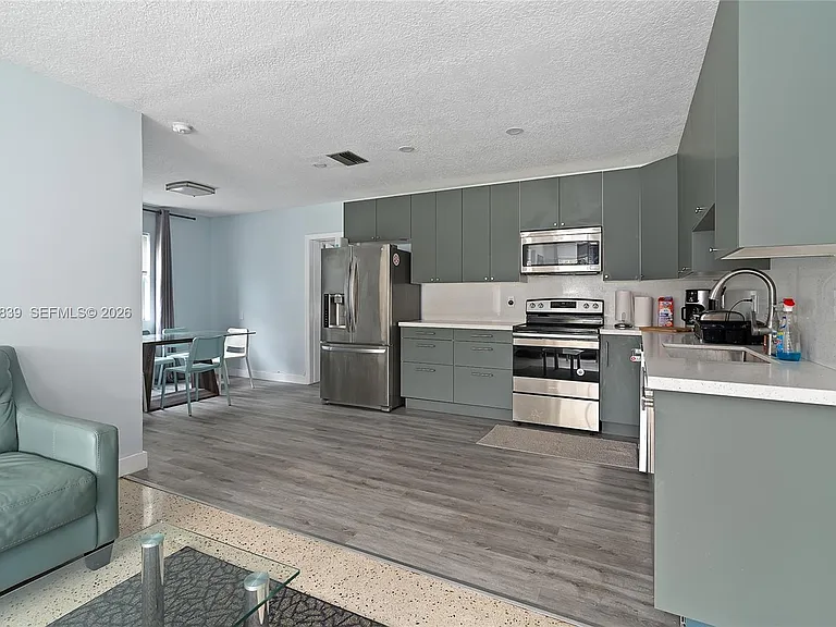 644 SW 7th Ct — Photo 11