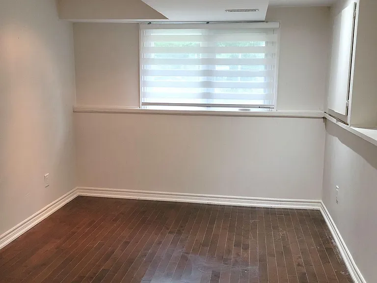 20 Mowat Cres #LOWER — Photo 18