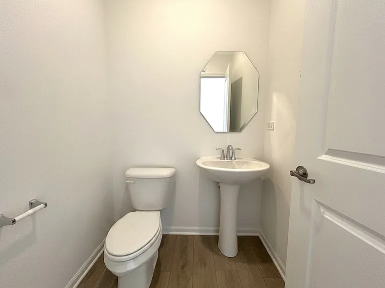 612 Cassia Ct — Photo 4