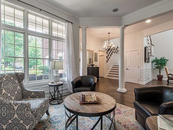 2nd image of 32 Kensington Cir