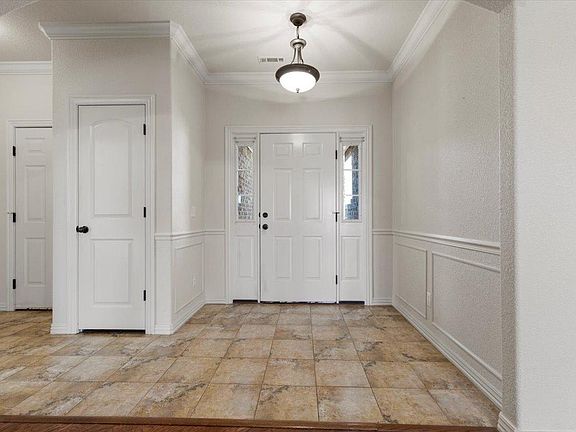 4th image of 302 NE M St