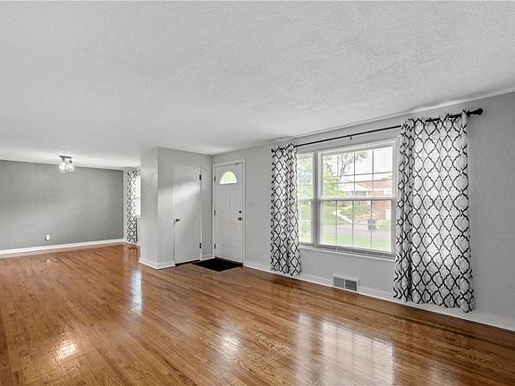 3rd image of 3348 Sylvan Rd