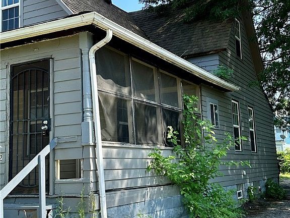 2nd image of 9522 Carton Ave