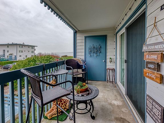 3rd image of 22989 Marine View Dr S APT D210