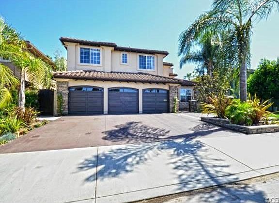 Spacious 3 car garage