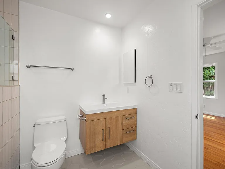 7170 Hybeth Dr — Photo 24